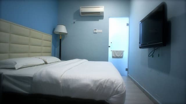 Standard Double or Twin Room, No Windows