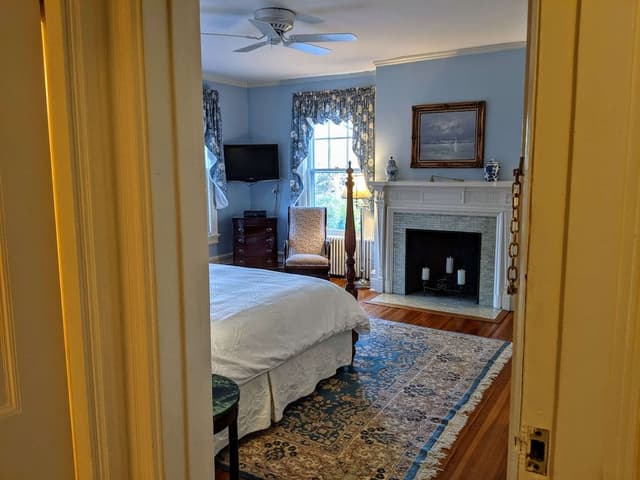 Premium Room, 1 King Bed, Non Smoking, Private Bathroom