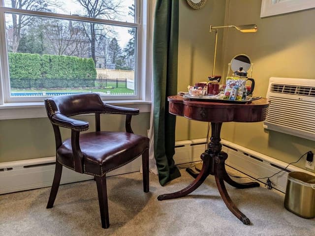 Premium Room, 1 King Bed, Non Smoking, Private Bathroom