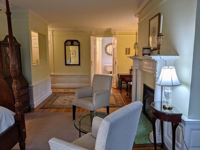 Premium Suite, 1 King Bed, Bathtub, Pool View