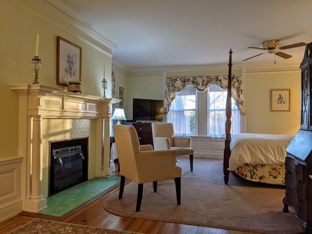 Premium Suite, 1 King Bed, Bathtub, Pool View