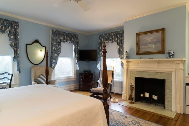 Premium Room, 1 King Bed, Non Smoking, Private Bathroom