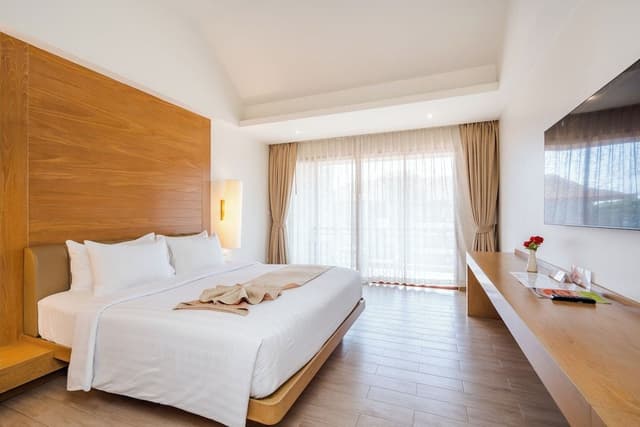 Pool View Deluxe King - Free Transfer to Hua Hin Beach