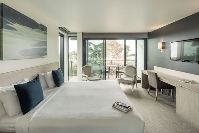 Privilege, Room, 1 King Bed, Balcony, Golf View