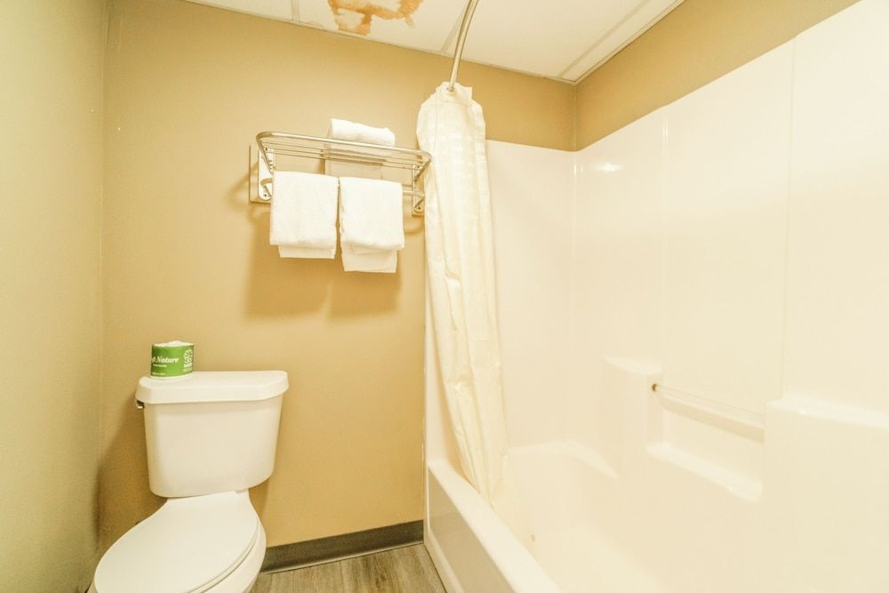 Deluxe Inn and Suites Miami4
