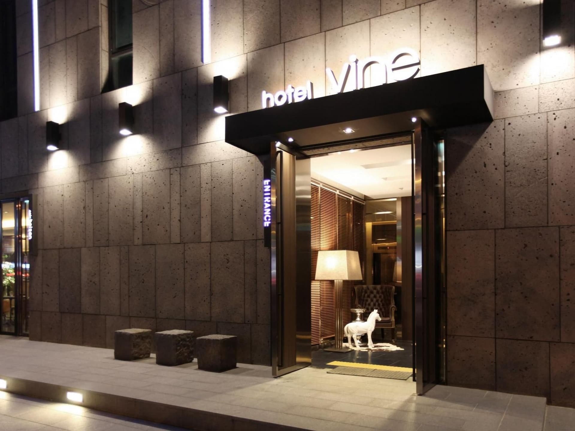 โรงแรม ไวน์ โรงแรม ไวน์