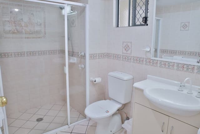 Family Room, 1 Queen Bed & 2 Single Beds
