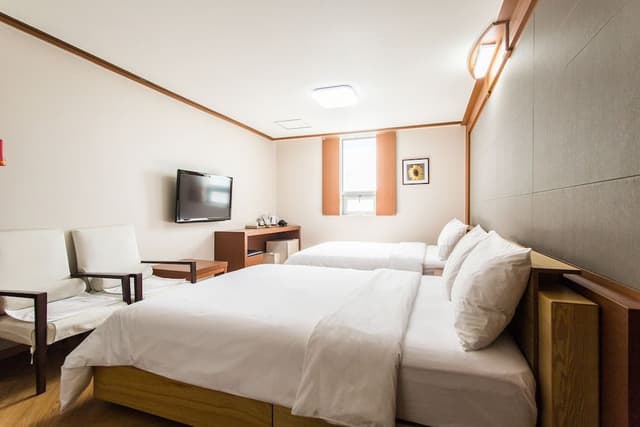 Deluxe Twin Room