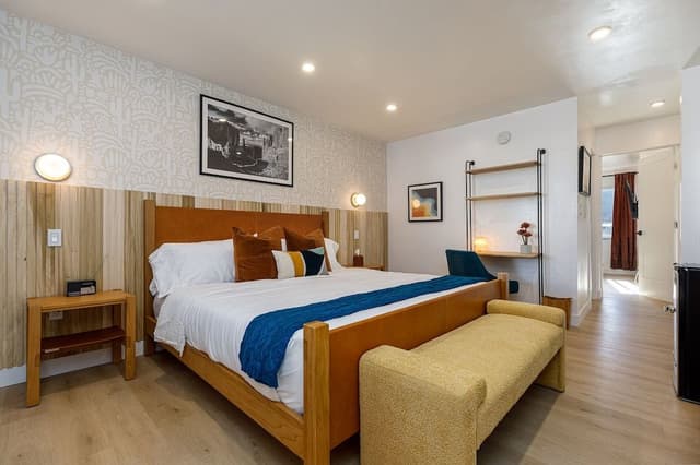 Deluxe Suite