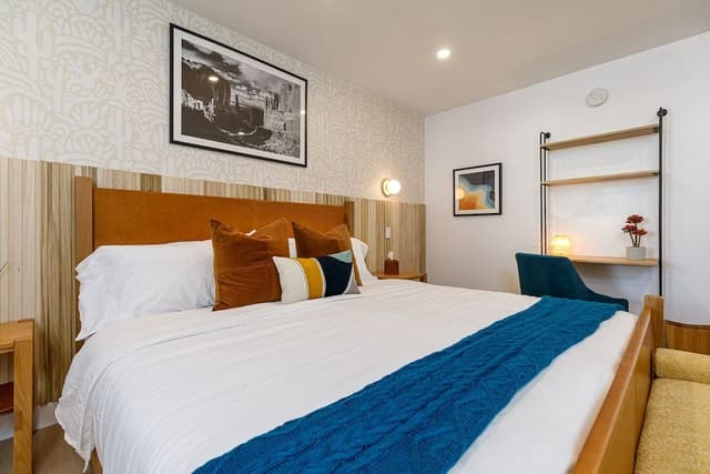 Deluxe Suite