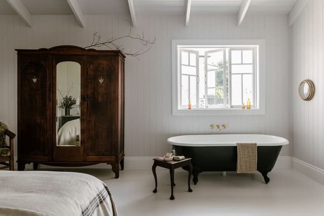 Double Room, 1 King Bed, Courtyard View