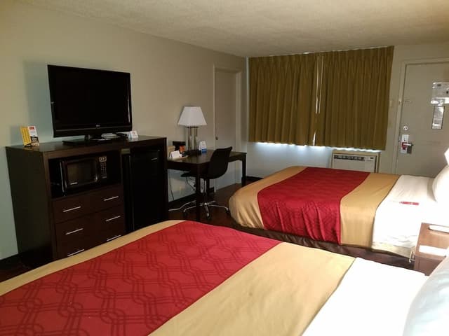 Standard Room, 2 Queen Beds, Non Smoking