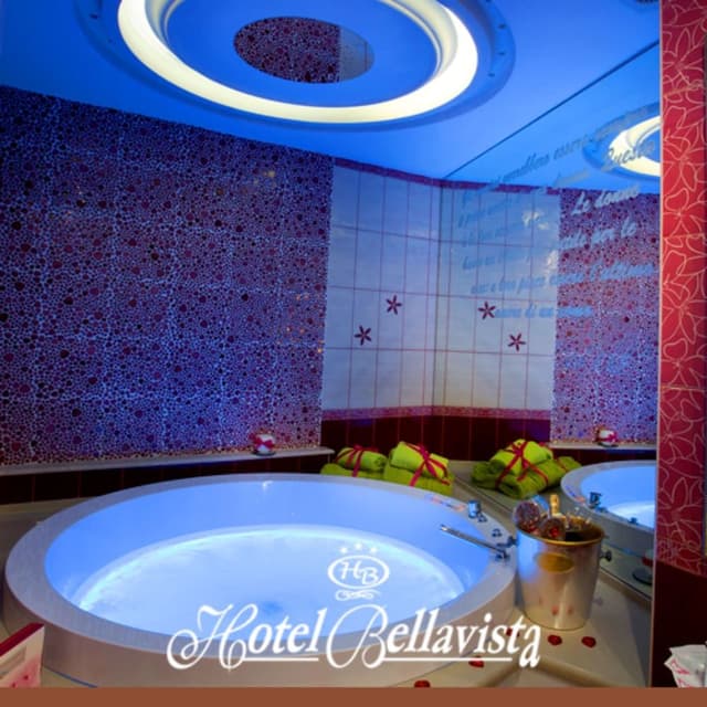 Suite, Hot Tub