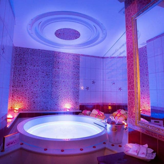 Suite, Hot Tub