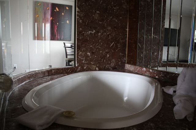 Suite, 1 King Bed, Jetted Tub