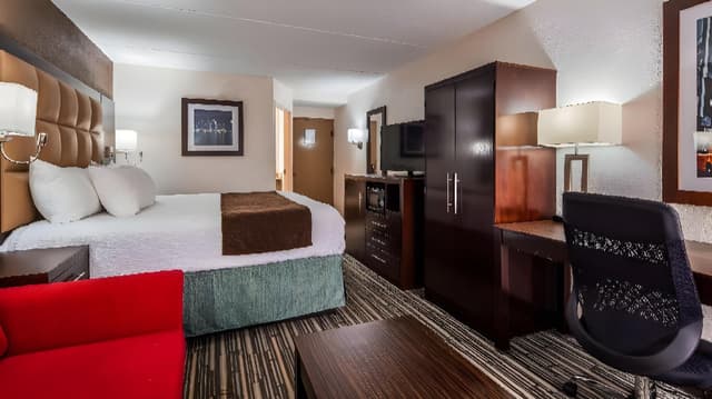1 King Bed, Non-smoking, Accessible