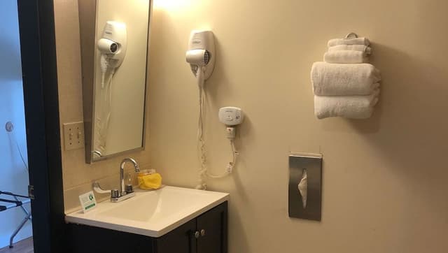 Room, 1 Queen Bed, Accessible, Refrigerator & Microwave (1 Queen Bed Accessible Non Smoking)