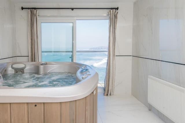Suite, Sea View