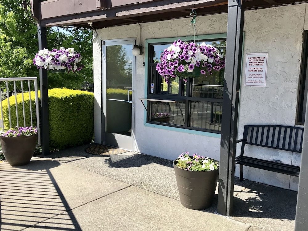 Sea-Tac Airport Value Inn1