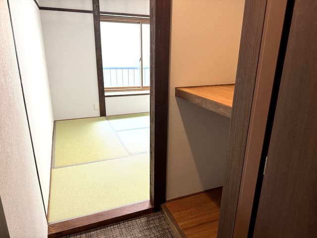 Japanese-Style Room 107 ft2 with 88 ft2 loft, Shared Toilet and Shared Bath (No parking is provided)