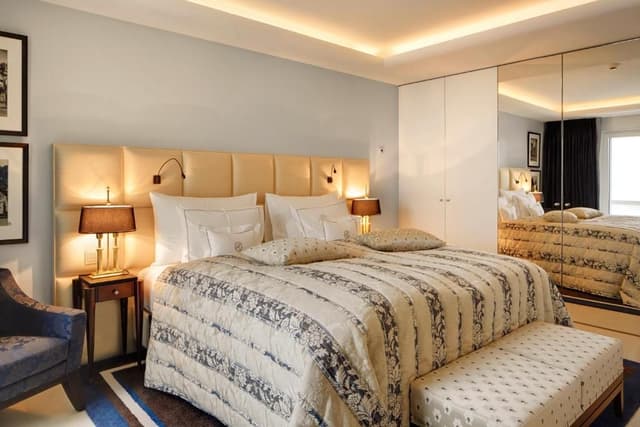 Suite with Lake View