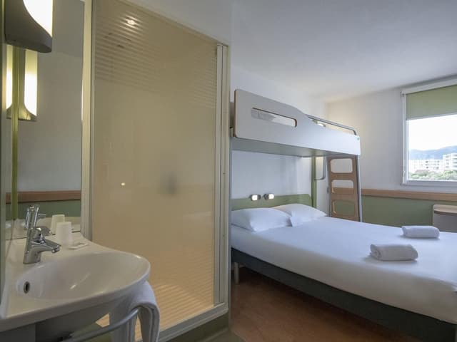 Triple Room, Multiple Beds