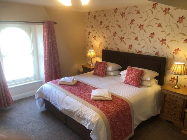 Double or Twin Room, Ensuite, Mountain View