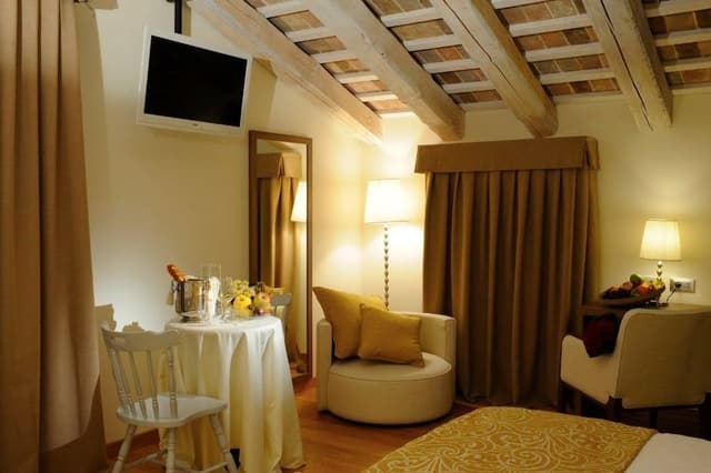 Junior Suite, Jetted Tub