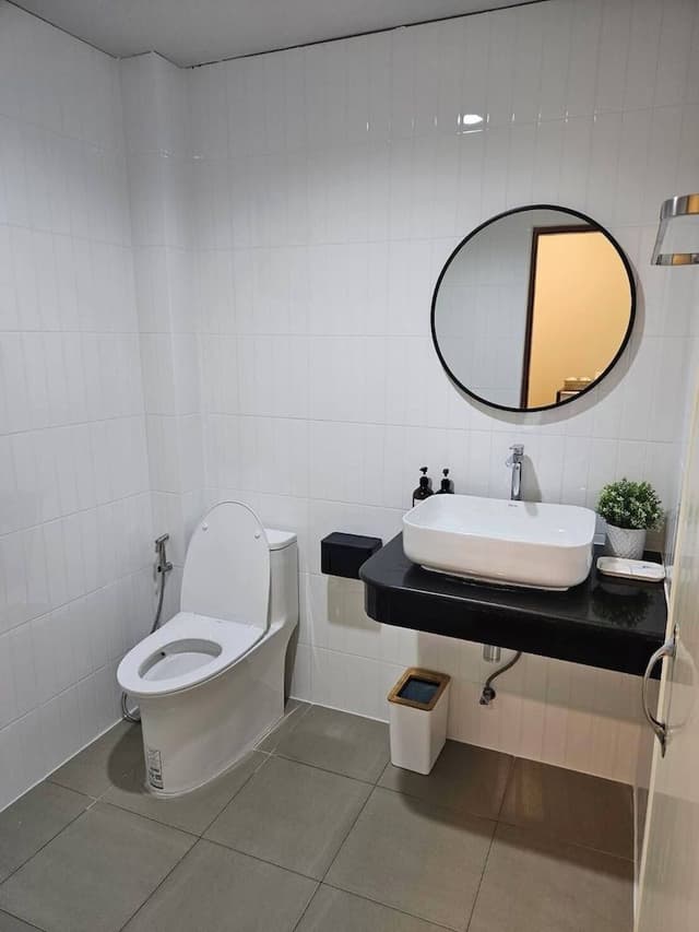 Standard Studio, 1 King Bed, Patio, Garden View