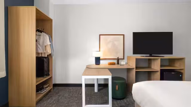 Room, 1 King Bed, Accessible, Bathtub (Mobility)