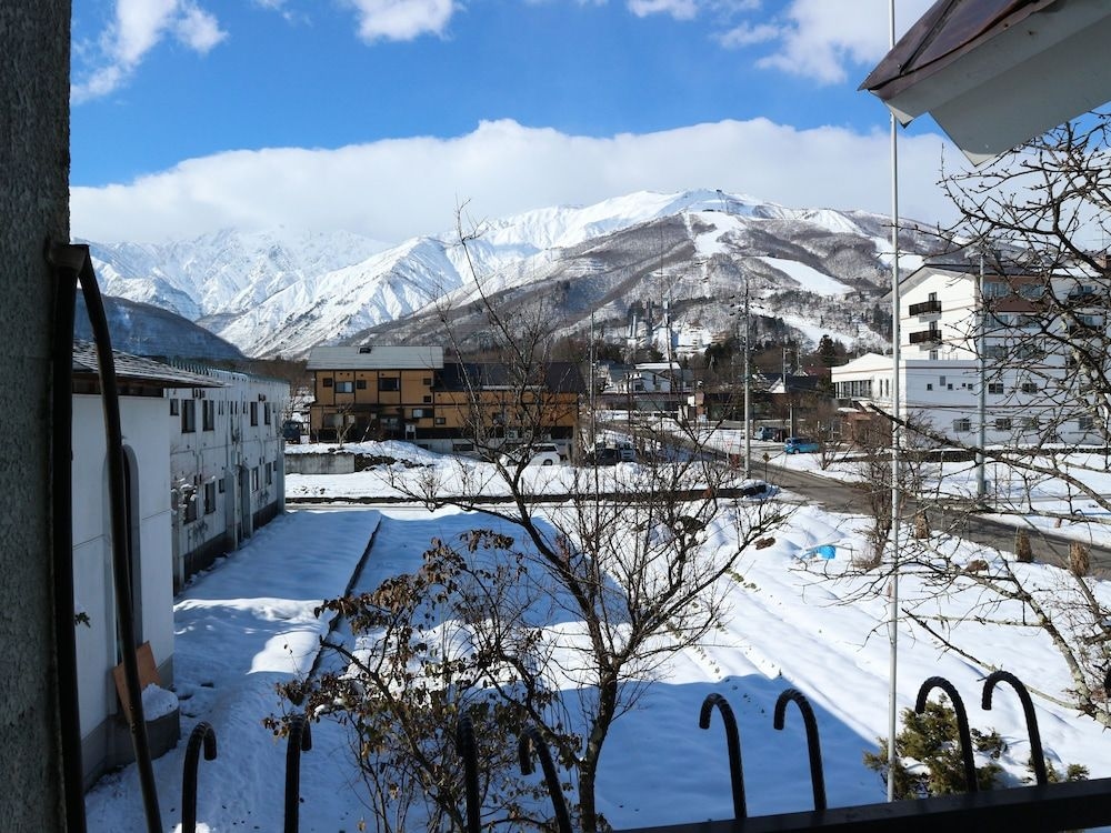 โรงแรมเปอตีต์ พี-โบว์ (Petit Hotel P-Bow)0