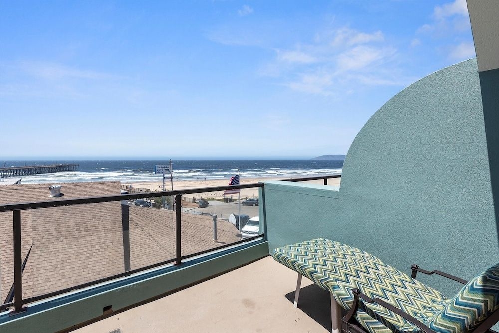 Beach House Inn & Suites0