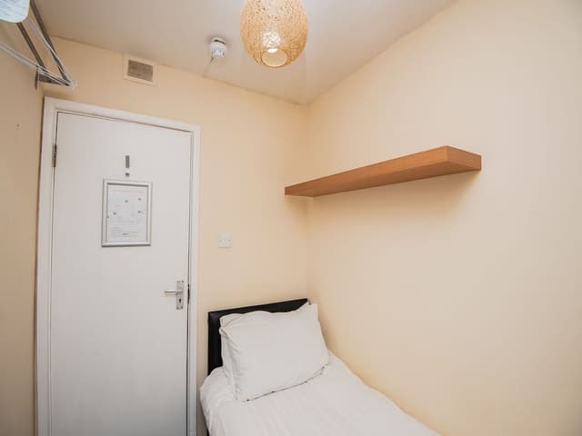 Compact Single Room - Shared