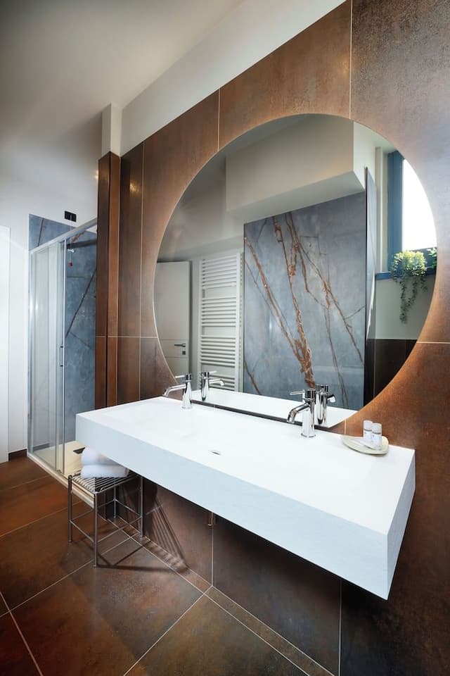 Suite, Hill View