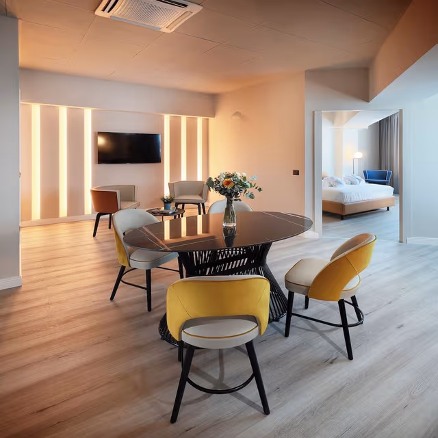 Suite, Hill View