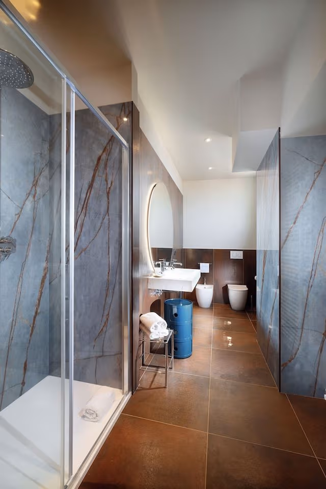 Suite, Hill View