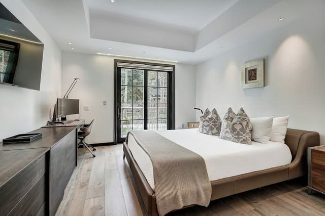 Room, 3 Bedrooms (Plus Den Residence)