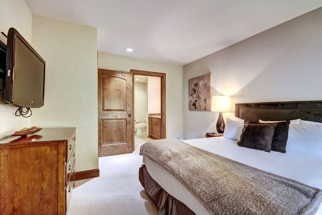 Room, 3 Bedrooms, Valley View (Residence)