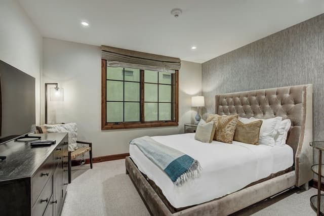 Room, 3 Bedrooms, Valley View (Residence)