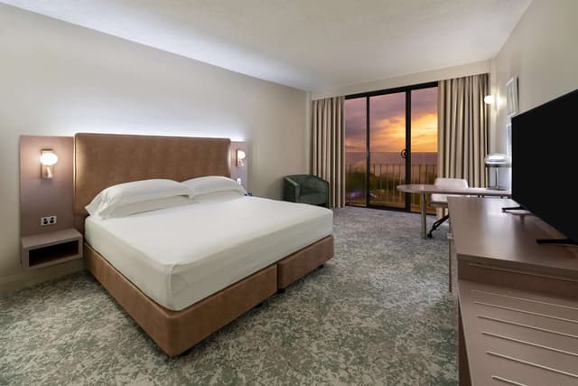 KING DELUXE ROOM WITH HARBOUR VIEW