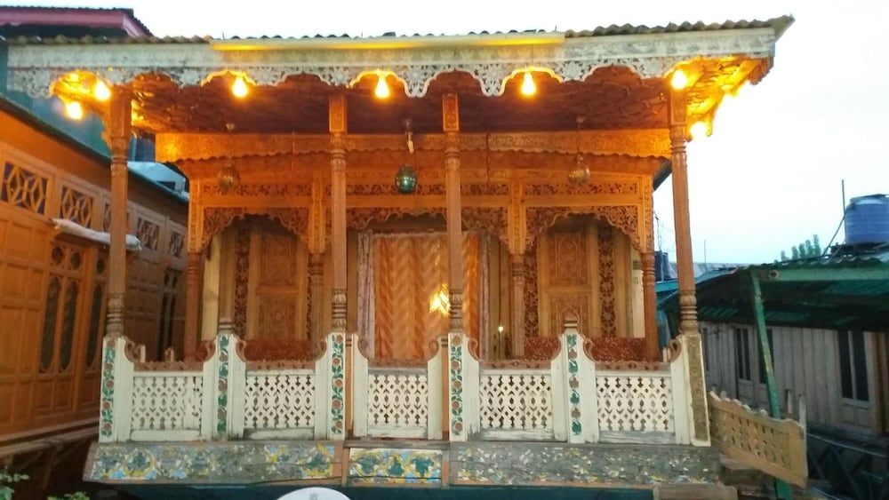 House Boat Young Bombay4