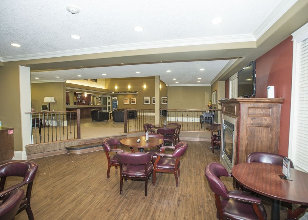 Lakeview Inn & Suites - Edson Airport West3