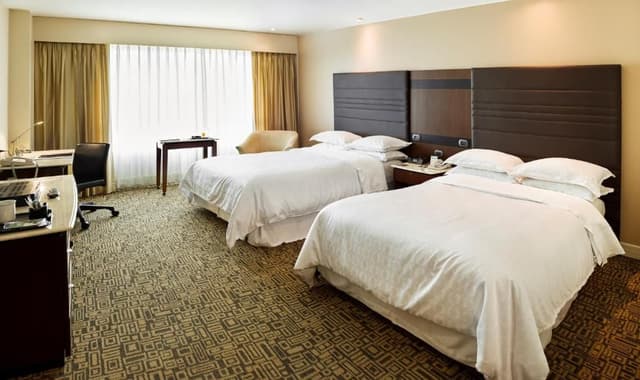 Club level Guest Room 2 Queen City View