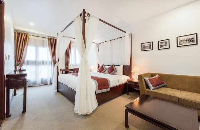 Premium Suite, 1 King Bed, Jetted Tub, City View