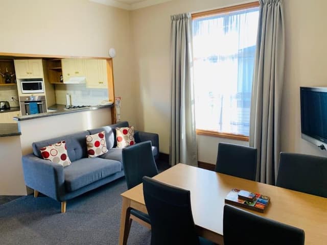 4 Bedroom Holiday Apartment