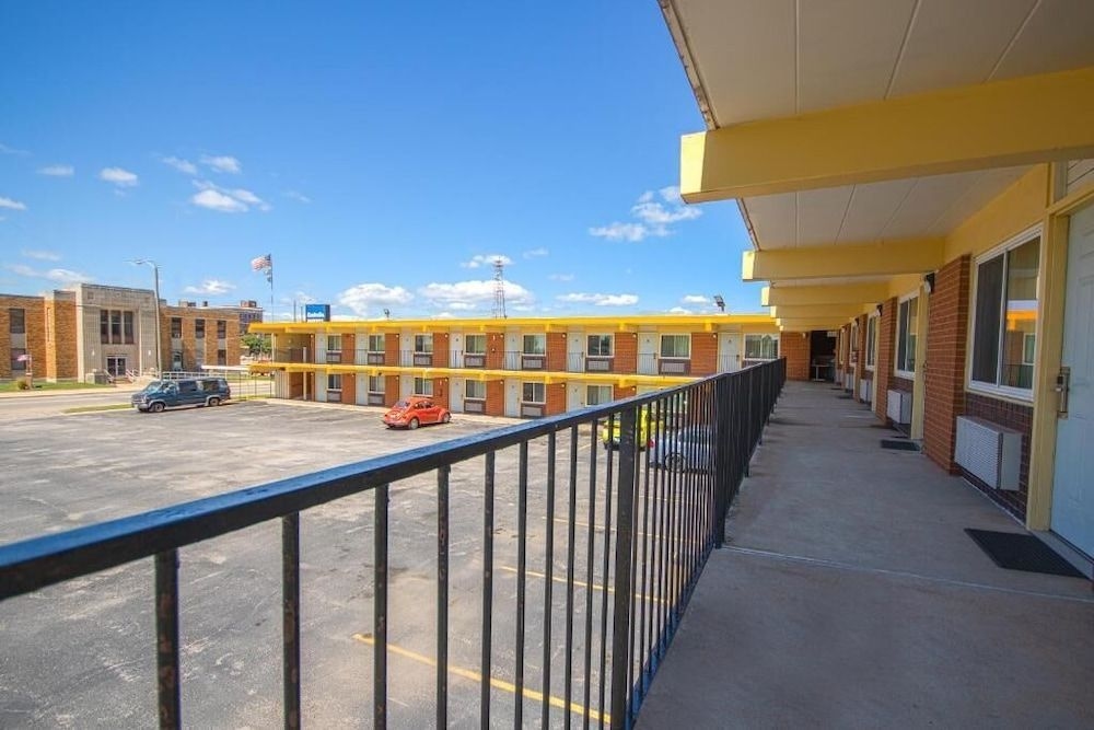 Knights Inn Centralia1
