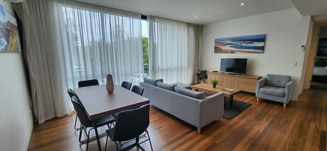Deluxe Three-Bedroom Apartment