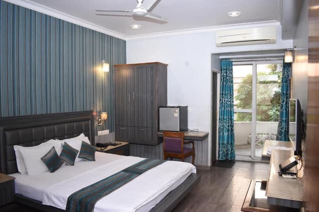 Classic Deluxe Room