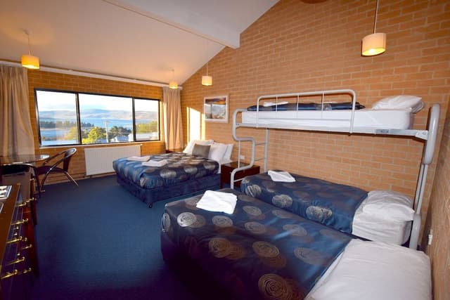Deluxe Upper Level Lake View (5 People)