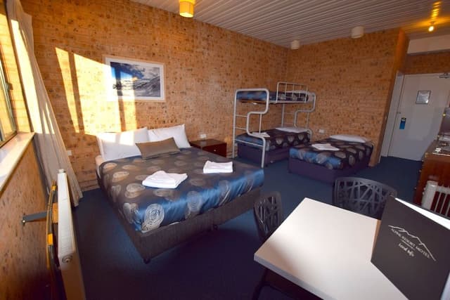 Ground Floor Deluxe Family (5 people)